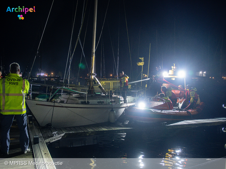 Foto behorende bij Brand verwoest zeiljacht in jachthaven Stellendam